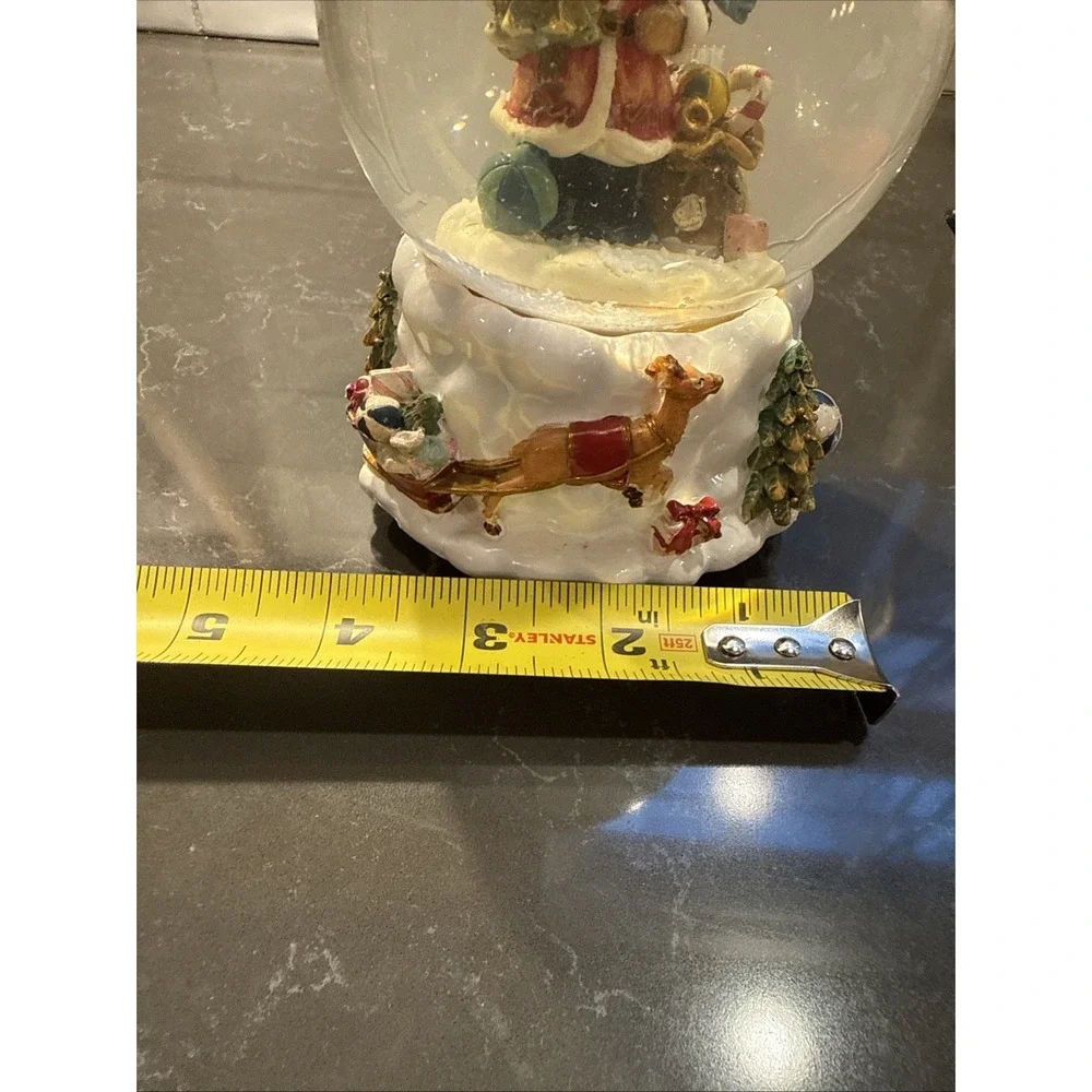 Santa Snow Globe Musical -